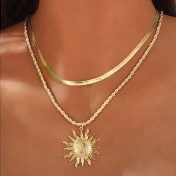 Gold Sun Pendant Necklace N1008 - Picture 2 of 4